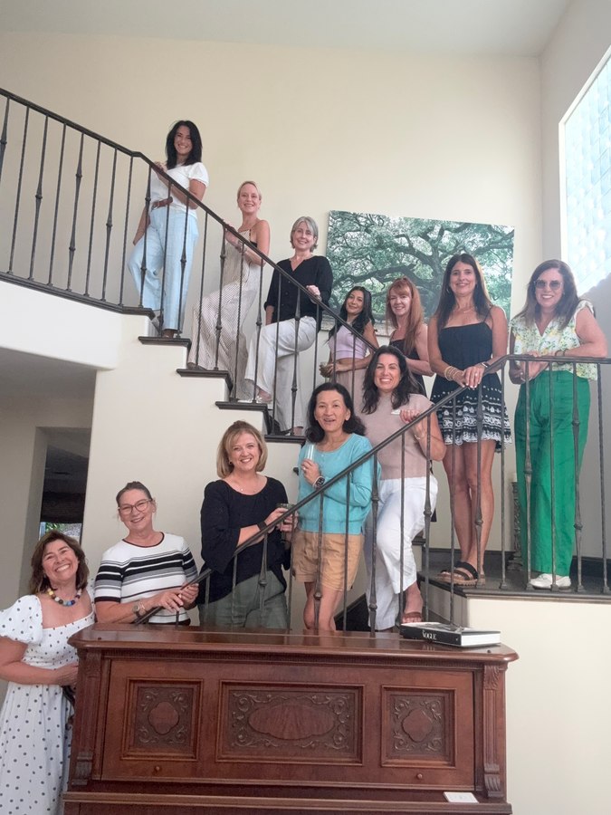 Au Mahj Group members gathered on the staircase at the August Meet Up
